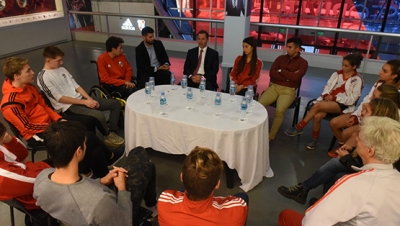 Jorge Brito se reuni con deportistas destacados del Club