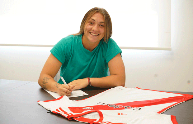 Martina Krotter firm su primer contrato profesional con River